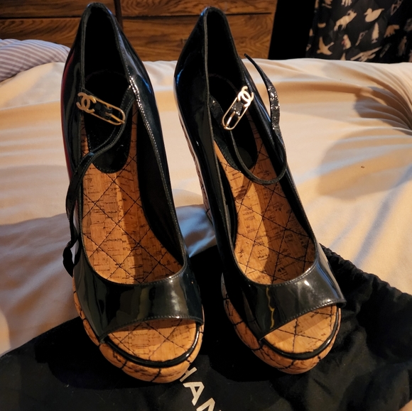 Chanel cork sandals - Picture 1 of 4
